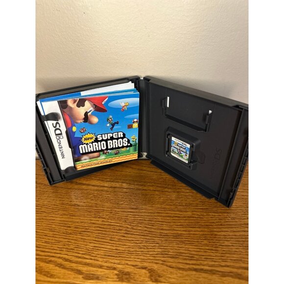 Nintendo DS New Super Mario Bros Tested Excellent Condition Complete in Box - Picture 2 of 2